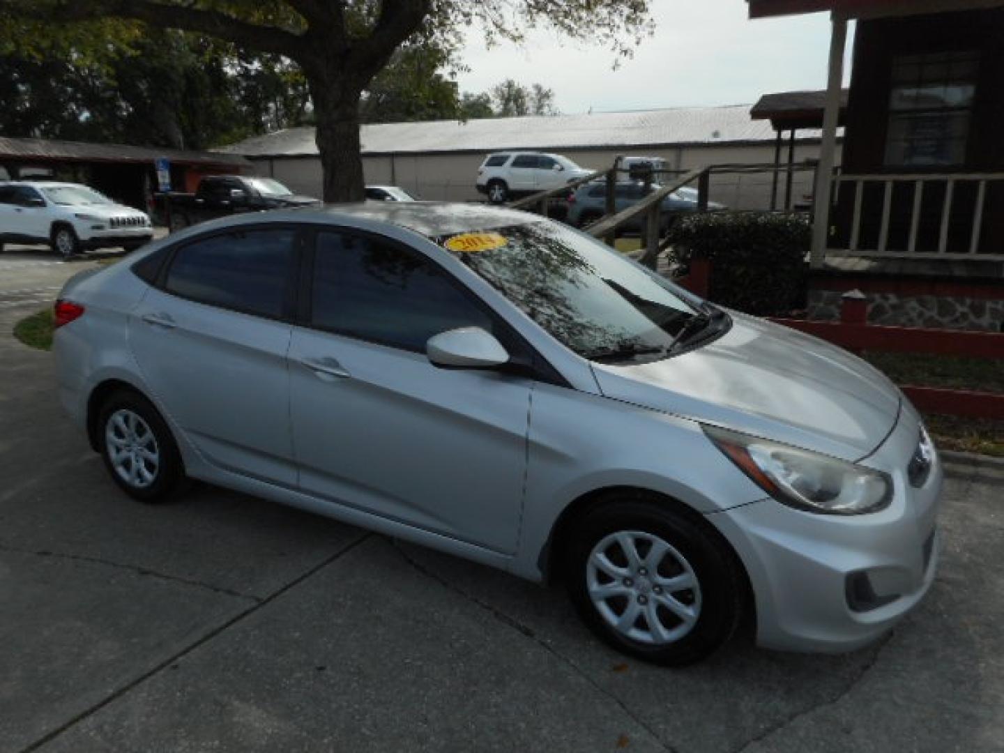 2014 SILVER HYUNDAI ACCENT GLS (KMHCT4AE3EU) , located at 1200 Cassat Avenue, Jacksonville, FL, 32205, (904) 695-1885, 30.302404, -81.731033 - Photo#2